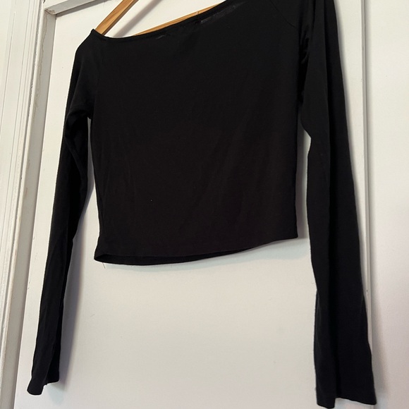 Black Off-Shoulder Long Sleeve Crop Top - Picture 4 of 6